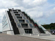Brohaus  Dockland  im ehemaligen Fischereihafen; Freitreppe auf der Ostseite des Gebudes; Hamburg, 15.09.2009
