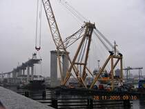 -es ist angerichtet-, TAKLIFT 7 ist bereit zum heben der schwersten Brckensektion, ber 900 to, beim Bau der neuen Rgenbrcke Stralsund