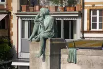 Die sitzende Helvetia wurde von Bettina Eichin im Jahre 1979/1980 erschaffen. 