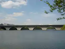 Autobahnbr�cke auf der A72 �ber die Talsperre P�hl/Vogtland,
Steinbogenbr�cke 320m lang,
2007