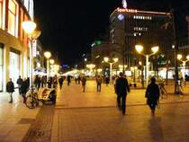 Die Knigstrae in Duisburg am Abend des 6. November 2009. 
