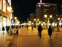 Die K�nigstra�e in Duisburg am Abend des 6. November 2009. 
