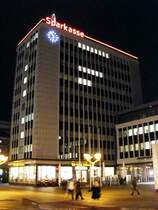 Die Sparkasse an der Knigstrae in Duisburg am Abend des 6. November 2009. 