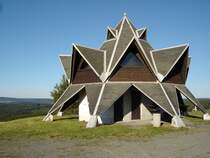 Landwst/Vogtland,
Aussichtsturm und Schutzhtte auf dem 664m hohen Wirtsberg, auch  Zitronenpresse  genannt, Mai 2005