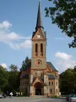 Bad Elster /Vogtland, die evangelische St.Trinitatis-Kirche im neugotischen Stil mit dem 54m hohen Turm wurde 1892 eingeweiht, Mai 2005