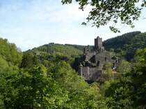 Manderscheid in der Eifel,
die Ruinen der Ober-und Niederburg,
Mai 2005