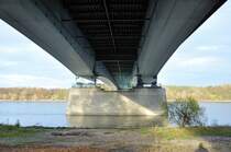Konrad-Adenauer-Brcke, Bonn,  ber den Rhein - von unten - 13.11.2009