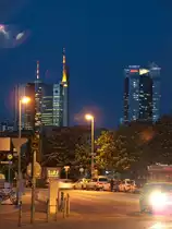 Finanzzentrum bei Nacht. Aufgenommen im Mai 2004