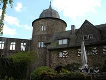 Sababurg oder Dornrschenschlo, im Reinhartswald unweit von Hofgeismar,
vermutlich um 1300,
Burgruine mit Hotelbetrieb,
Mai 2005 