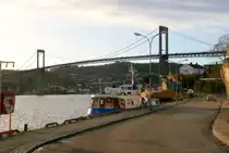 Die Frierfjordbrua �berspannt den Frierfjorden und verbindet Brevik mit Stadhelle. Knapp einen Kilometer n�rdlicher �berspannt die neue Frierfjordbrua den Fjord. Sie ist Bestandteil der neuen Verbindung Oslo, Larvik, Arendal, Kristiansand; 21.11.2009