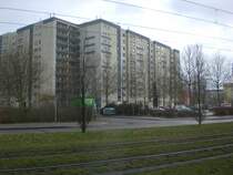 Eine Plattenbausiedlung am Stadtrand von Berlin. Sie steht an der Falkenberger Chaussee in Berlin-Hohenschnhausen.