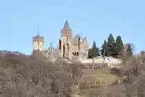 Schlo� Drachenburg, in Nachbarschaft zum Drachenfels (Siebengebirge) - 04.12.2009