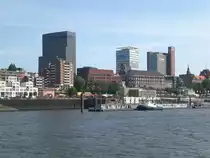 Die Hamburger Skylinie. Ich habe dieses Foto von einer F�hre des HVV geschossen.