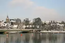 Kettwiger Stausee mit Kettwiger Ruhrbr�cke am 4.1.2010.