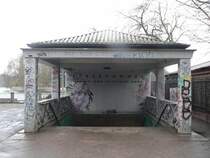 Der Spreetunnel verbindet seit 1926 den Ortsteil Friedrichshagen mit dem Waldgebiet. Er ist bei Wanderern und Ausflglern sehr beliebt. In unmittelbarer Nhe ist auch die Blschestrae, die Flaniermeile in Friedrichshagen. 28.1.2007