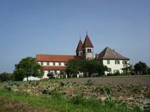 Romanische Sulenbasilika St.Peter und Paul
in Niederzell auf der Insel Reichenau/Bodensee,
ca.1100 gebaut,1750-60 umgebaut,
Weltkulturerbe der UNESCO,
Sept.2008