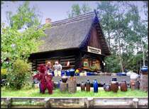 Hauptanziehungspunkt der Spreewaldgemeinde L�bbenau ist u.a. das Museumsdorf Lehde. Dort wurden verschiedene spreewaldtypische H�user u. Werkzeuge wiederaufgebaut. Hier eine T�pferwerkstatt in Lehde.