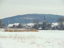 Laucha an der Unstrut - Blick zur Kirche - links die alte Mhle - 17.01.2010 
