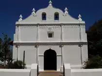 Pfarrkirche in Nicoya, Costa Rica. Westfassade. Gegr�ndet 1522, Kirchenbau von 1644, durch Erdbeben zerst�rt 1822, Rekonstruiert 1831. Aufnahme kurz nach einer Renovation, 06. M�rz 2006, 13:29