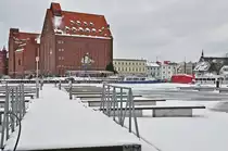 Blick in den Stralsunder Hafen,  Daisy  hat schon ordentlich gepu�tet, das Eis ist vom Schnee freigefegt und wird sogar f�r Schneewehen im Hafenbecken genutzt, 09.01.2010