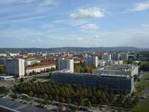 Dresden, Blick vom Rathausturm zum Fernsehturm,
links davon das Nobelviertel  Weier Hirsch ,
rechts davon der Borsberg,
Okt.2009