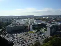 Dresden, Blick vom Rathausturm gen S�den,
auf die Prager Stra�e und den Hauptbahnhof,
im Hintergrund der Windberg bei Freital,
Okt.2009