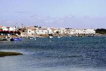 CONCEIO e CABANAS DE TAVIRA, Gemeindeteil Cabanas de Tavira (Concelho de Tavira), 08.02.2010, Blick auf die Uferpromenade, die z.Z. neu gestaltet wird