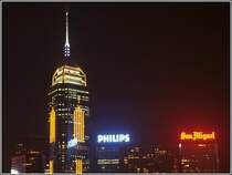 Bei nchtlicher Beleuchtung bietet das Central Plaza einen deutlich anderen Eindruck als bei Tageslicht. Scan eines Dias aus dem Januar 1997.