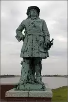 Friedrich Wilhelm der Gro�en Kurf�rst lie� 1682 in Emden die brandenburgische Admiralit�t gr�nden und machte die Stadt zum Sitz der brandenburgisch-afrikanischen Handelsgesellschaft. Sein Denkmal steht heute am Sch�pfwerk in Emden-Knock. 01.09.2009