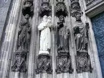 Steinfiguren am K�lner Dom, 17. M�rz 2010.