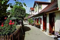  Grabenh�uschen  an der Stadtmauer (Juni 2004)