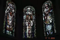 Arnsberg-Neheim: Sauerl�nder Dom St. Johannes; bleiverglaste Fenster, dargestellt sind die hl. Elisabeth, Anne und Walburga in Glasmalerei.