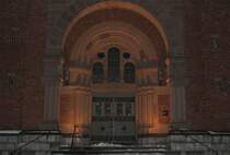 Arnsberg-Neheim: Sauerlnder Dom, St. Johannes; Hauptportal (eine Totale der Kirche erscheint in Krze)