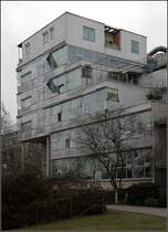 Herbert-Keller-Haus in Stuttgart-Nord. Fertigstellung 1984. 

http://www.behnisch-partner.de/projects/office-complexes/administration-building-diakonie

25.02.2010 (Matthias)