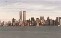 Diese Skyline von New York ist leider Vergangenheit, aber eine sch�ne Erinnerung. Aufgenommen im September 1993 (scan vom Bild).