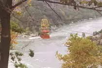 Kurz hinter den Niagaraf�llen Flussabw�rts eine Seilbahn �ber dem Niagara River, aufgenommen im September 1993 (scan vom Bild).