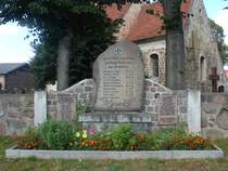 Gedenksteine zu Ehren gefallener Soldaten (WK I + II) der Gemeinde Nechlin. (heute zur Gemeinde Uckerland, Landkreis Uckermark, Land Brandenburg).
