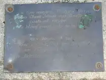  An diesem Ort hat Claus Schenk Graf von Stauffenberg am 20. Juli 1944 die Aktentasche mit der Bombe deponiert  - Gedenkstein in der  Wolfsschanze .

Der Zahn der Zeit nagt...