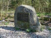  In Erinnerung an den Widerstand gegen den Nationalsozialismus  - 
Gedenkstein in der  Wolfsschanze 