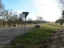 Idyllisch ist der Oder-Nei�e-Radweg. Hier beginnt der etwa 30 km lange Teilabschnitt K�strin-Frankfurt(Oder). 2.2.2007