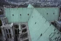 Chartres, Kathedrale Notre Dame, Blick vom Nordturm Richtung Osten auf Langhaus, Chor und Querschiffe. Kein Dachreiter. Aufnahme von Okt. 1995, HQ-Scan ab Dia.