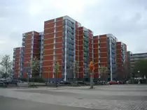 Freiburg im Breisgau,
sanierte Wohnhochh�user aus den 1960er Jahren,
im Stadtteil Weingarten,
April 2010