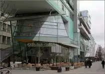 Behnischhaus in Krefeld: Das Geb�ude wird vielf�ltig genutzt durch Gastronomie, Ladengesch�fte, Anwaltskanzleien, eine Galerie, eine Fernuni und so weiter. 20.03.2010 (Matthias)