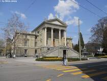 Im Stadthaus Winterthur werden zwar keine Versammlungen abgehalten, dennoch befinden sich hier drin, die Bros der Stadtrte, sowie ein Konzertsaal. In den Jahren 1865 - 1869 wurde das Stadthaus vom Archidekten Gottfried Semper erbaut. Auf dem Sdgibel prangt die heillige Vitodura, Schutzherrin der Stadt und Gttin der Gerechtigkeit.