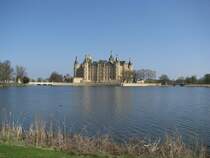 Schwerin; Schlo mit Burgsee 18.04.2010
