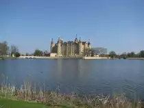 Schwerin; Schlo� mit Burgsee 18.04.2010