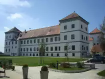 Me�kirch in Oberschwaben,
das 1557-1563 erbaute Schlo� gilt als fr�heste Vierfl�gelanlage 
der Renaissance n�rdlich der Alpen,
heute Veranstaltungszentrum und Heimstatt f�r drei Museen,
April 2010