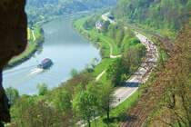 Idylle am Neckarufer. Hier gibt es herrliche Fu�g�ngerbr�cken zum fotografieren von Z�gen in sehr sch�ner Landschaft.