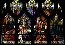 Biel/Bienne, r�m.-kath. Kirche St. Marien (Maria Immaculata). Sch�ne neugotische Glasmalerarbeit an der Westwand der Unterkirche (Krypta) mit Szenen aus dem Alten Testament. Glasgem�lde stammen von der franz�sischen Firma Maum�jean und sind um 1929 entstanden. Teilaufnahme vom 27. April 2010, 15:55