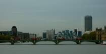 Feierabendverkehr auf der Westminster Bridge in London.
(29.04.2010)